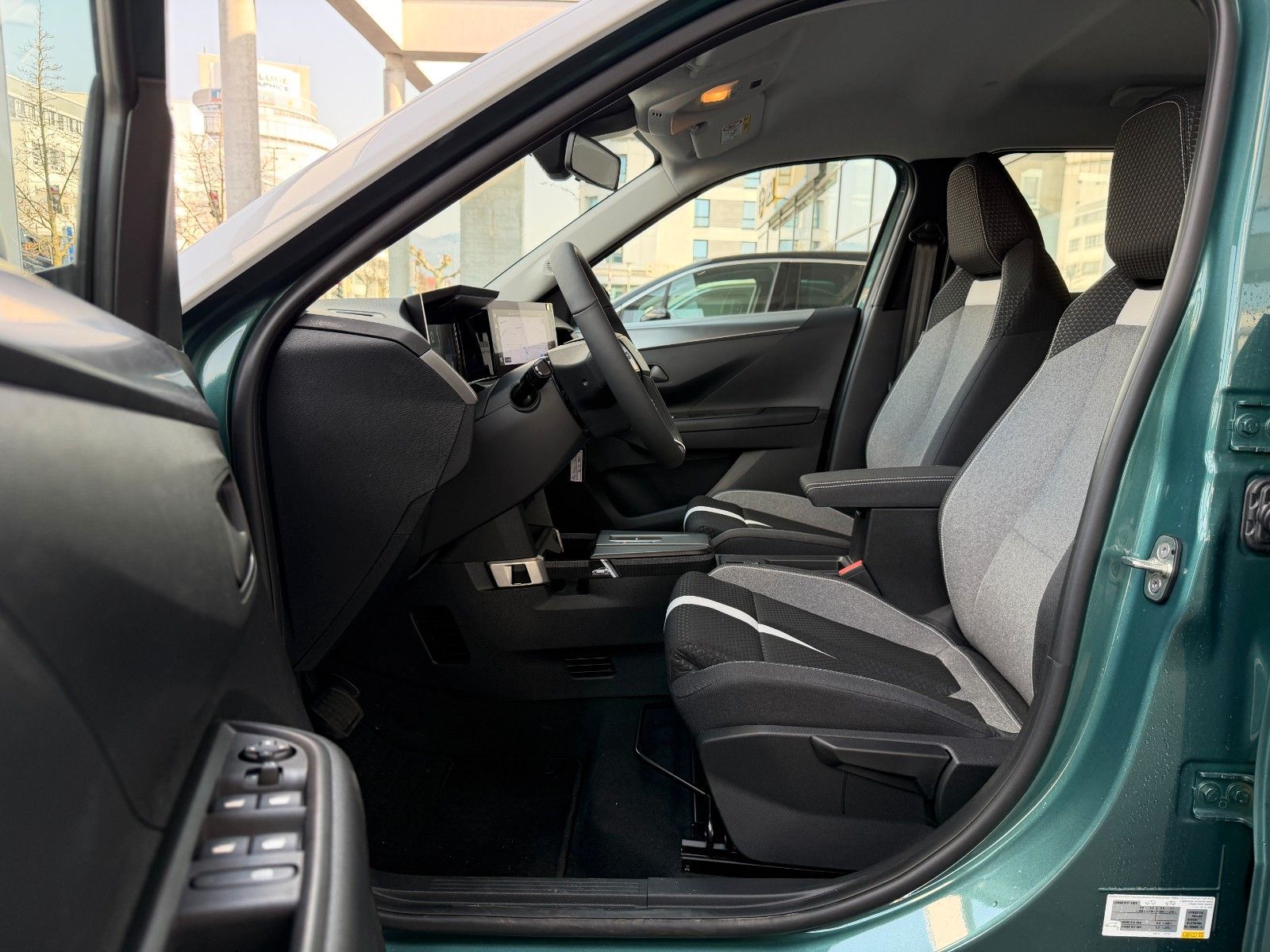 Fahrzeugabbildung Opel Frontera 1.2 Edition W Kamera,LED,Navi,PDC,LM