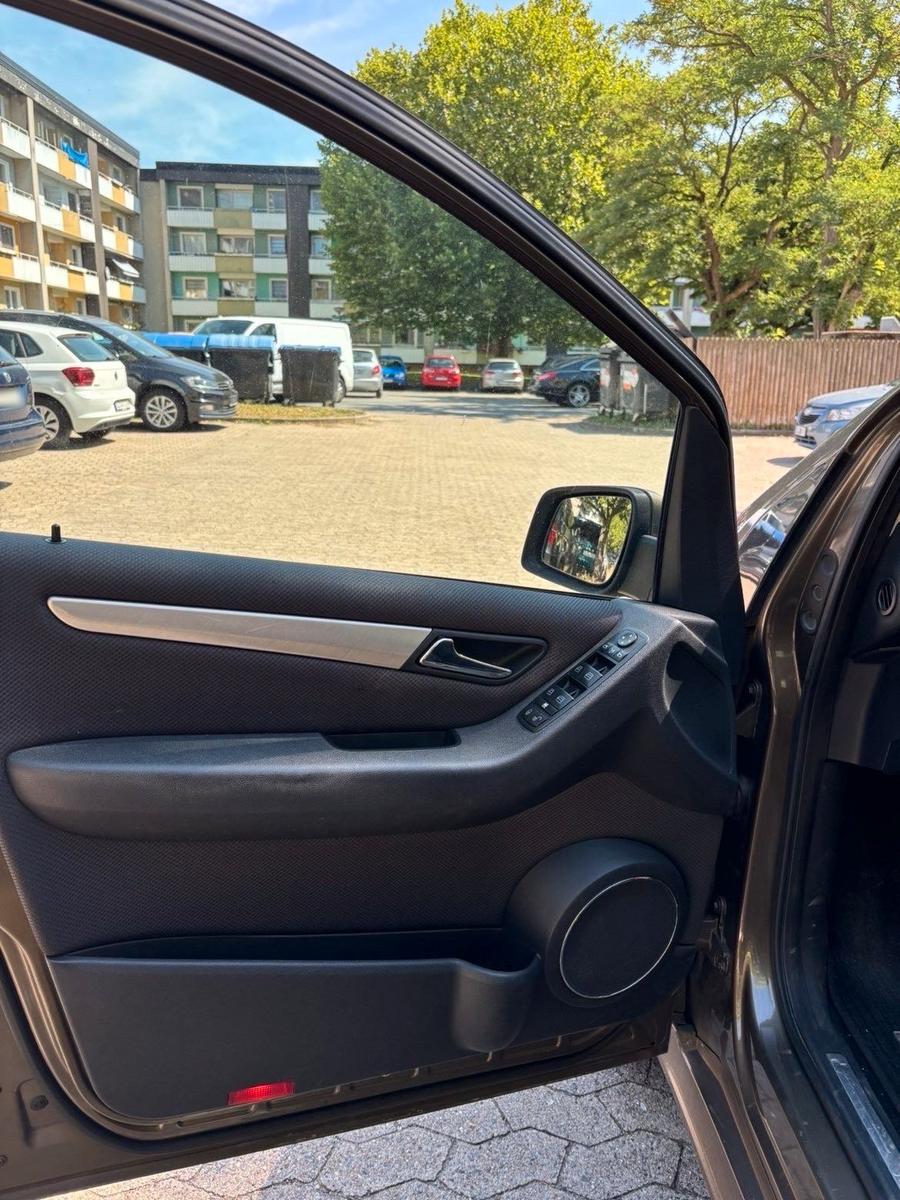 Mercedes-Benz B200 2012 — photo 8