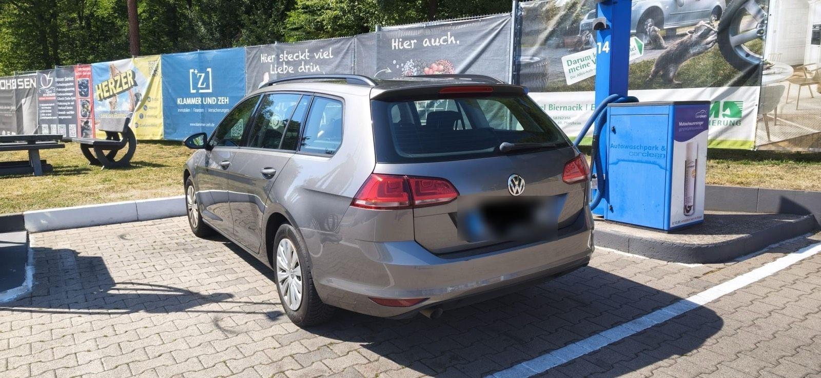 Volkswagen Golf 2015 — rear view
