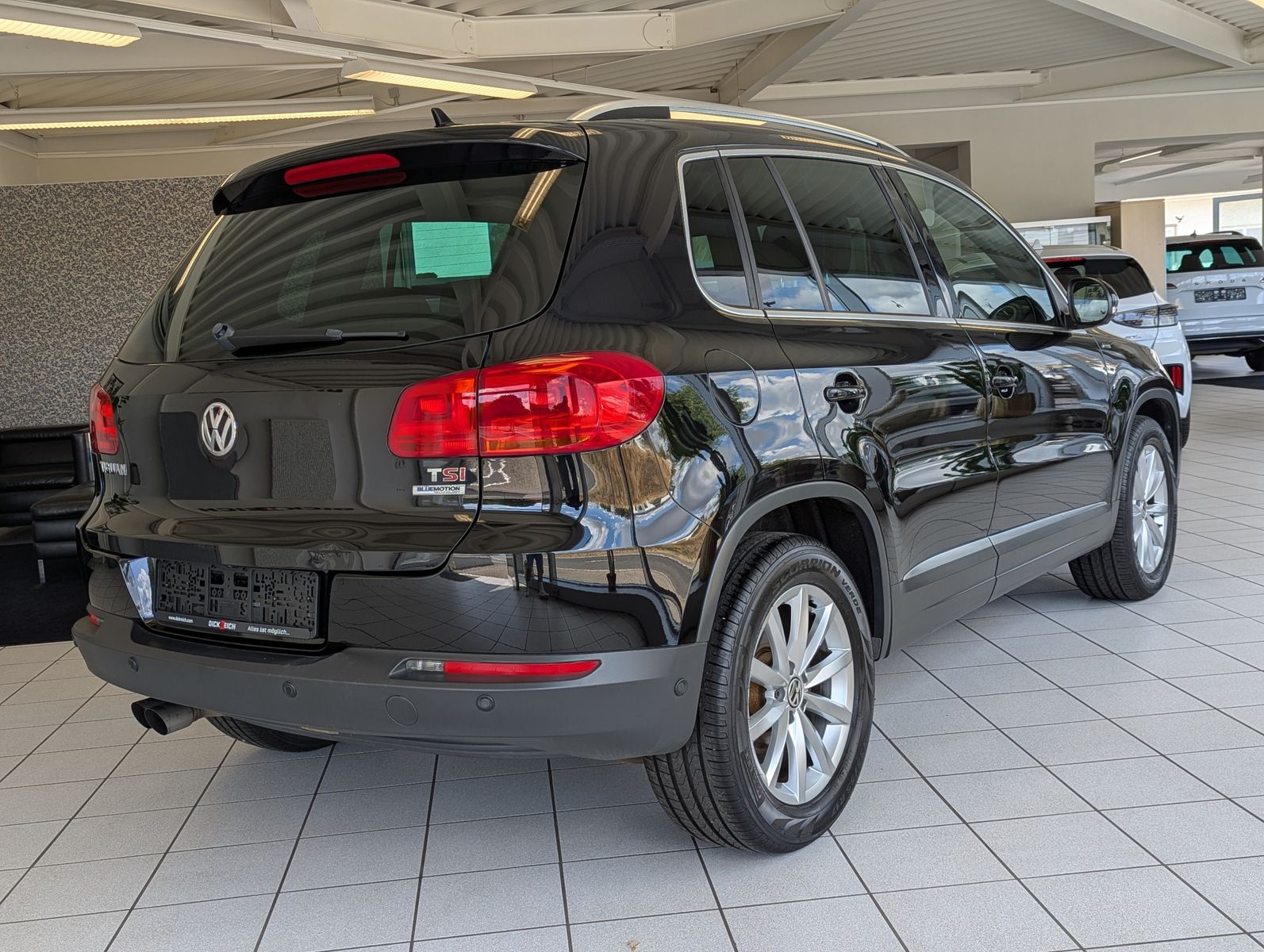 Fahrzeugabbildung Volkswagen Tiguan 1.4 TSI DSG Lounge DYNAUDIO AHK Kamera