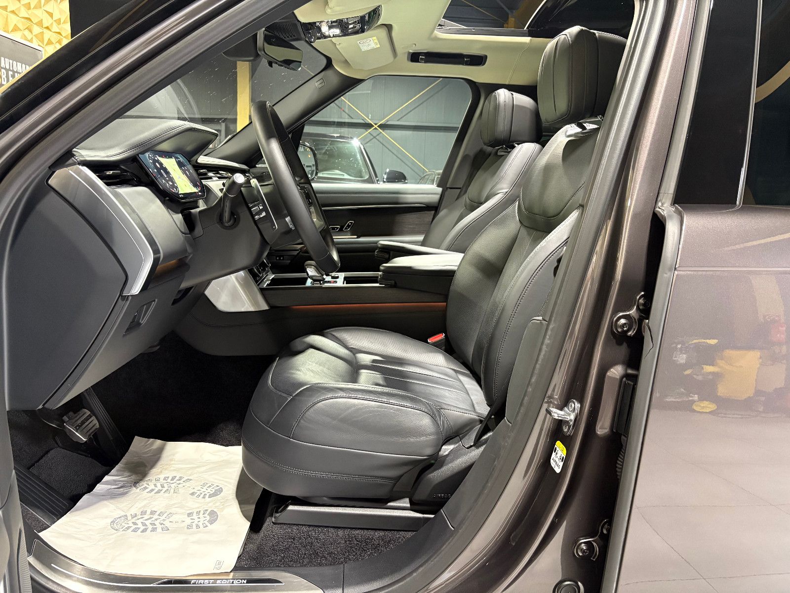 Fahrzeugabbildung Land Rover Range Rover D350/FIRST-EDITION/PANO/FOND-TV/360°