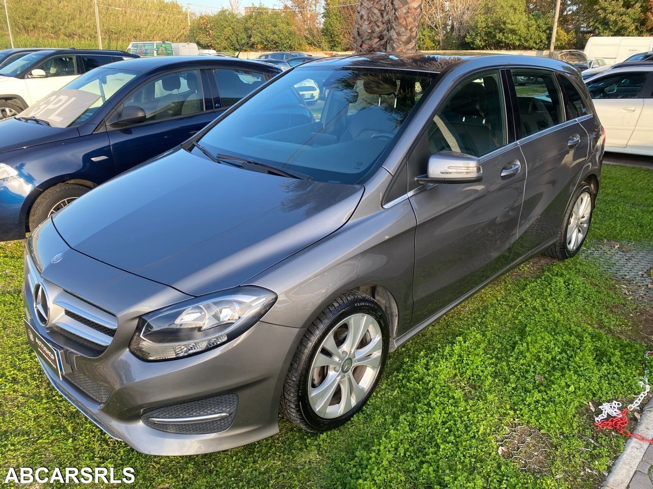 MERCEDES-BENZ B 180
