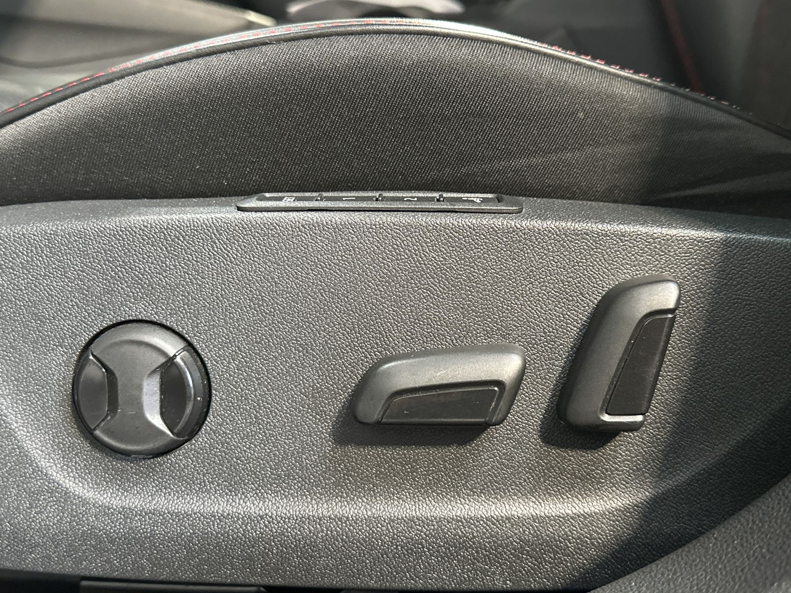 Fahrzeugabbildung SKODA Octavia Combi RS Plus NAV+LED+ACC+AHK+SHZ+CANTON