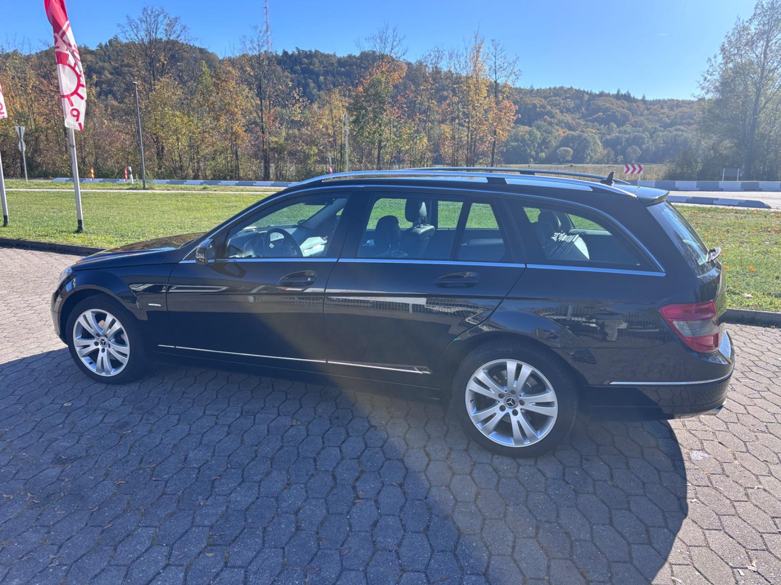 Mercedes-Benz C200 2009 — photo 22