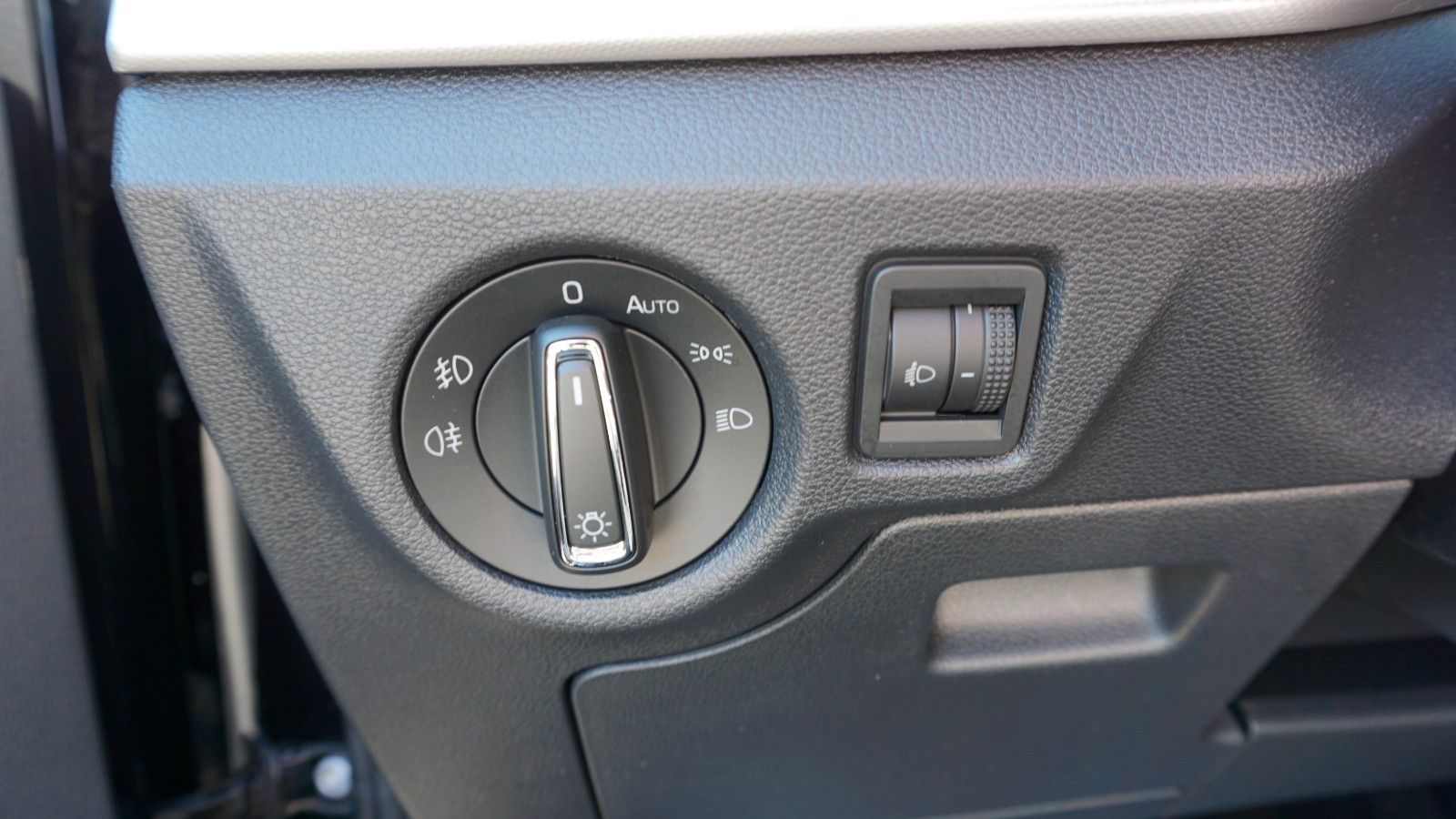 Fahrzeugabbildung SKODA Scala Ambition, Kamera, Navi, CarPlay, AHK