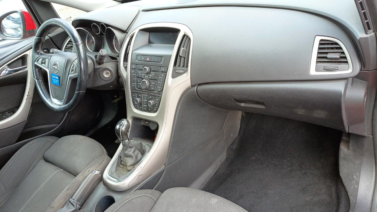 Opel Astra 2014 — photo 13