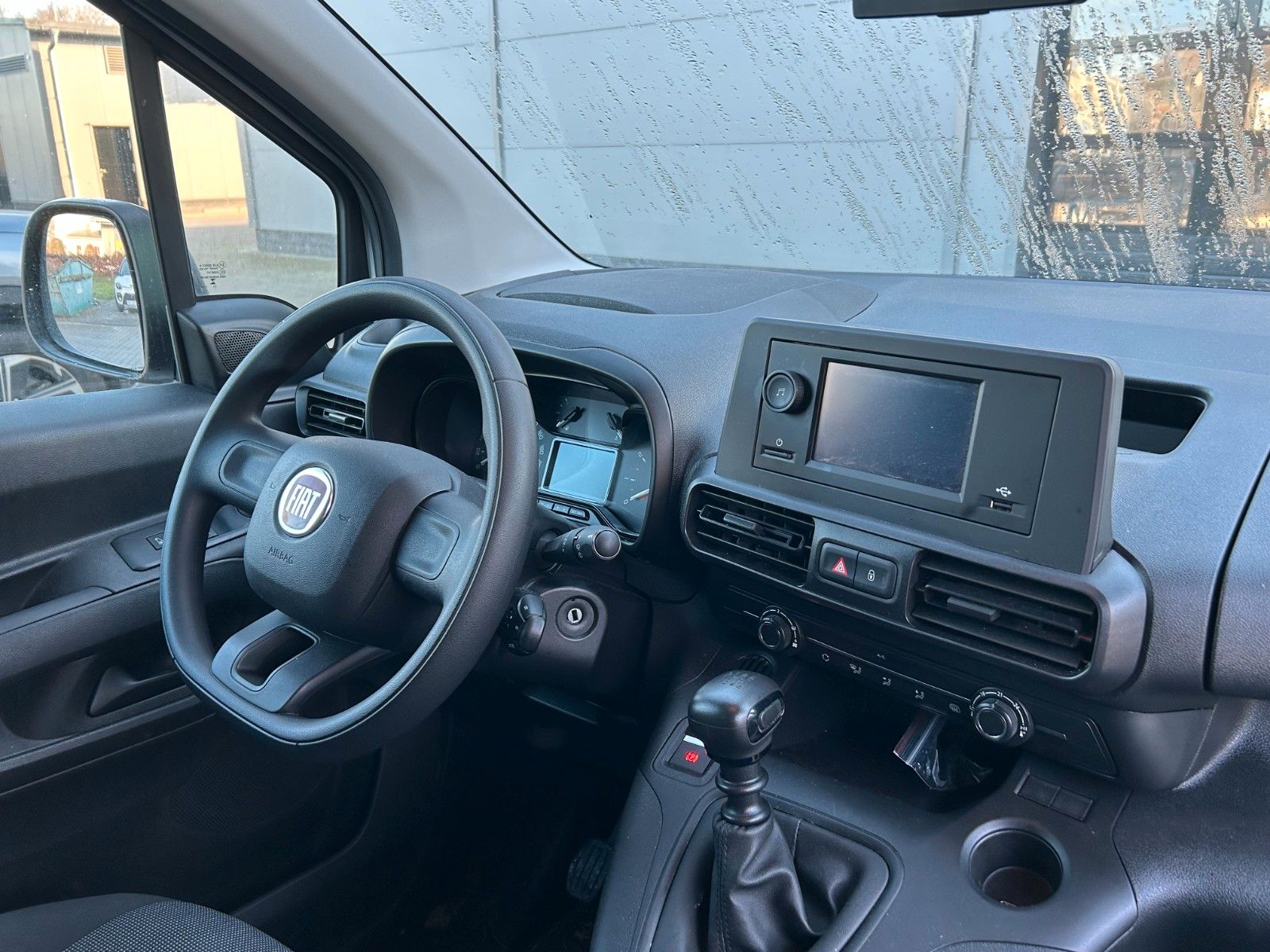 Fahrzeugabbildung Fiat Doblo Kastenwagen L1 1.5 BlueHDi 75 kW Unfall