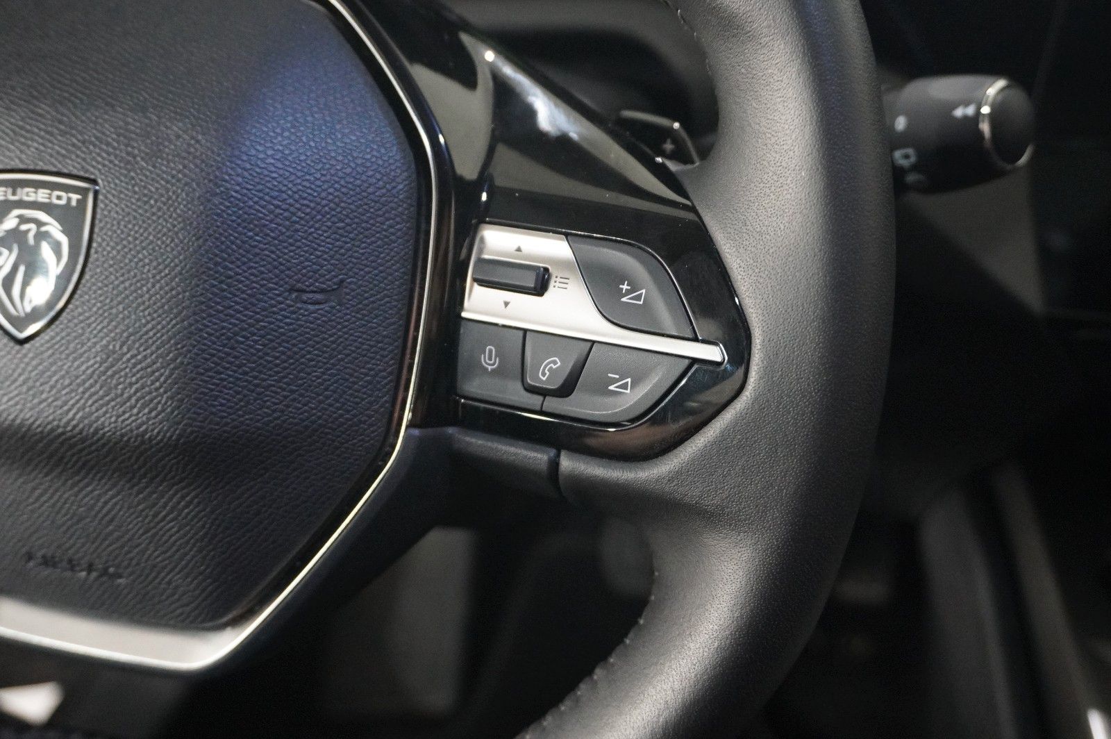 Fahrzeugabbildung Peugeot 308 SW 1.5D ALLURE NAVI/LED/360°/SPORT/SH/VIRT.