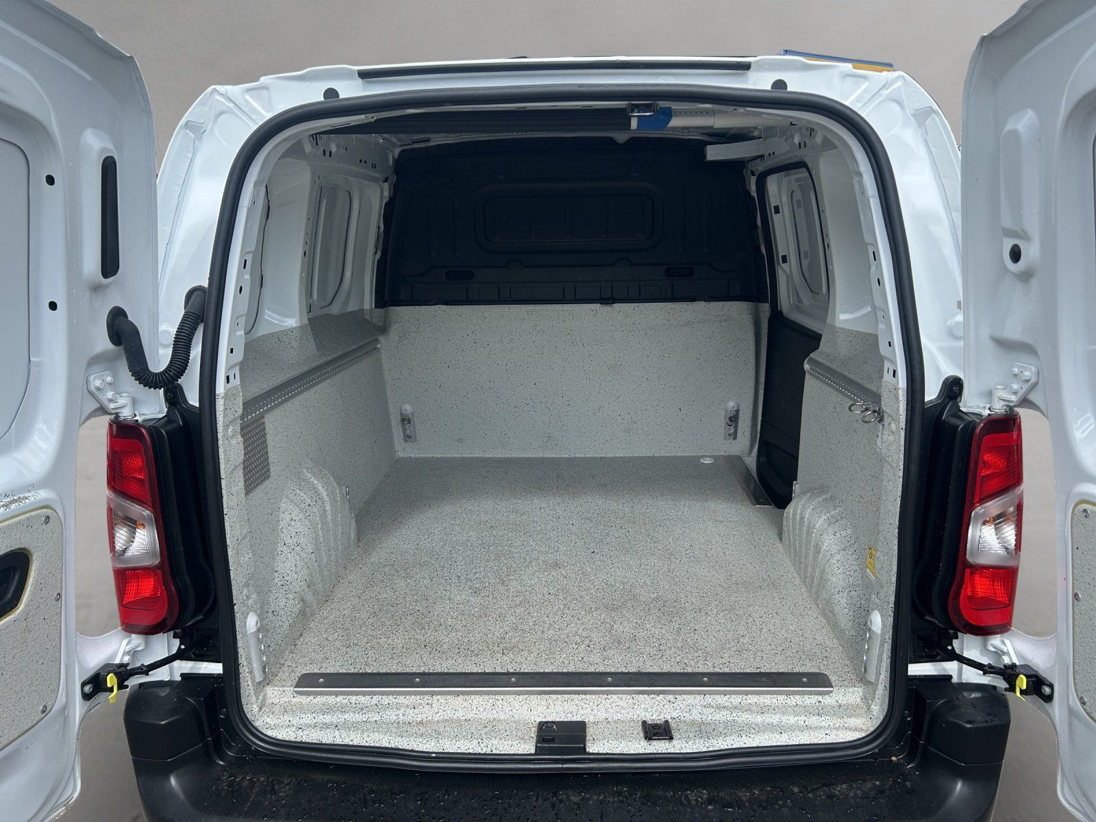 Fahrzeugabbildung Opel Combo Cargo 1.5 D Edition (EURO 6d)
