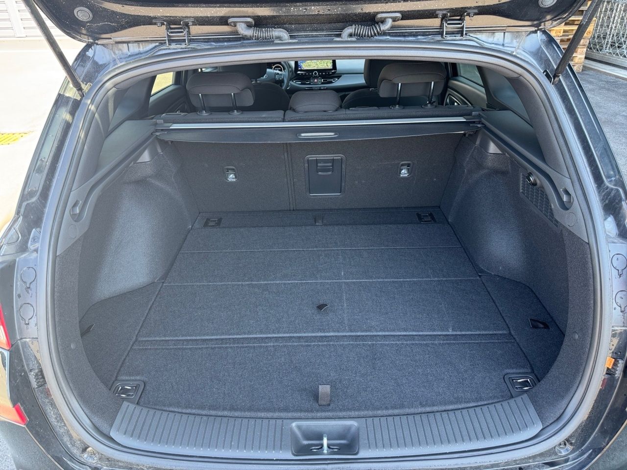 Fahrzeugabbildung Hyundai i30 ADVANTAGE LED*2Z-KLI*NAVI*WINTER*CARPL*KEYL*