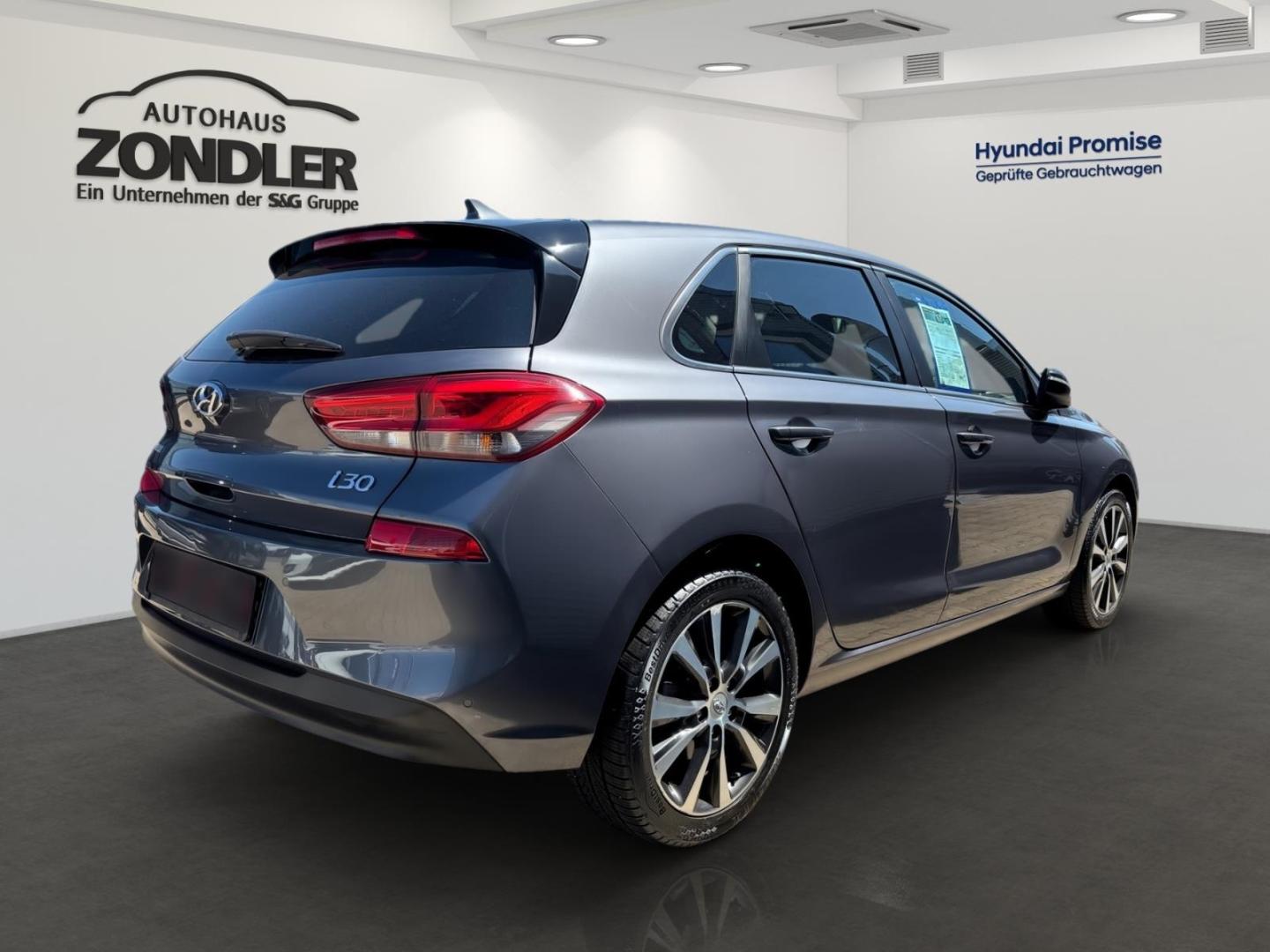 Hyundai i30 Intro LED Apple CarPlay Android Auto Mehrzon