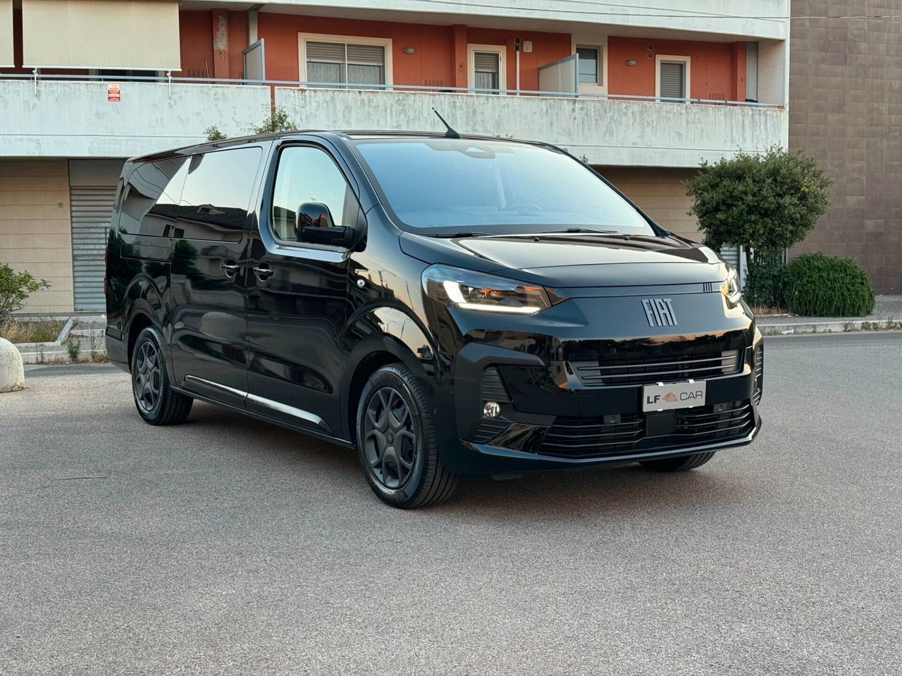 Fiat Ulysse 2.0 BlueHDi 177 cv AT8 L3H1 Combi 9 imagem 3