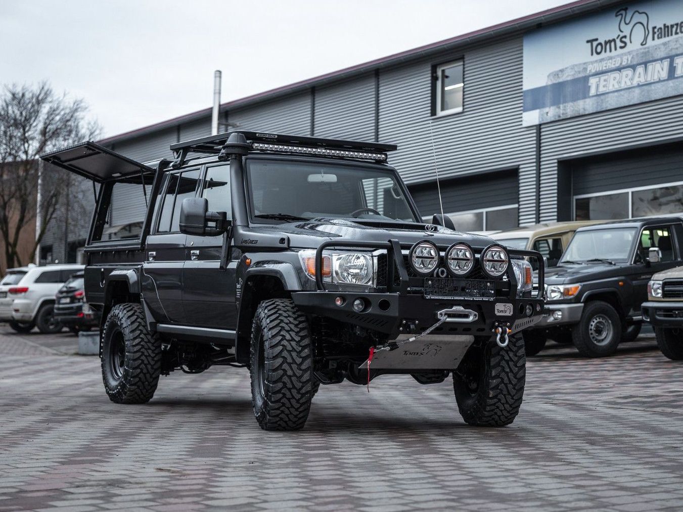 Toyota Land Cruiser GRJ79DC Tom's MännerCruiser imagem 3