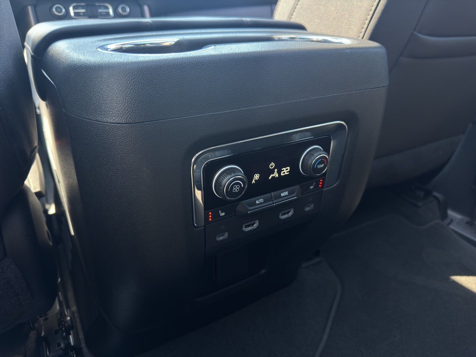 Fahrzeugabbildung Chevrolet Tahoe High Country 6.2 Liter V8/PANO/FOND-ENT/7S