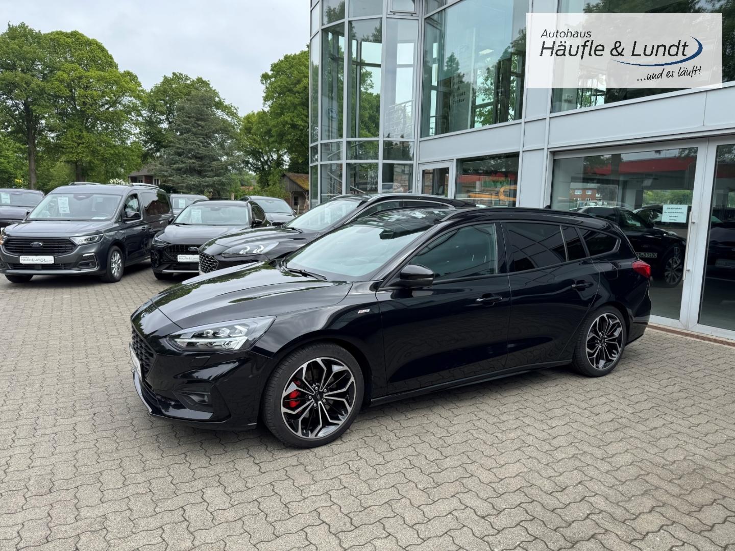 Ford Focus Turnier ST-Line Navi LED ACC 8 Reifen AHK 
