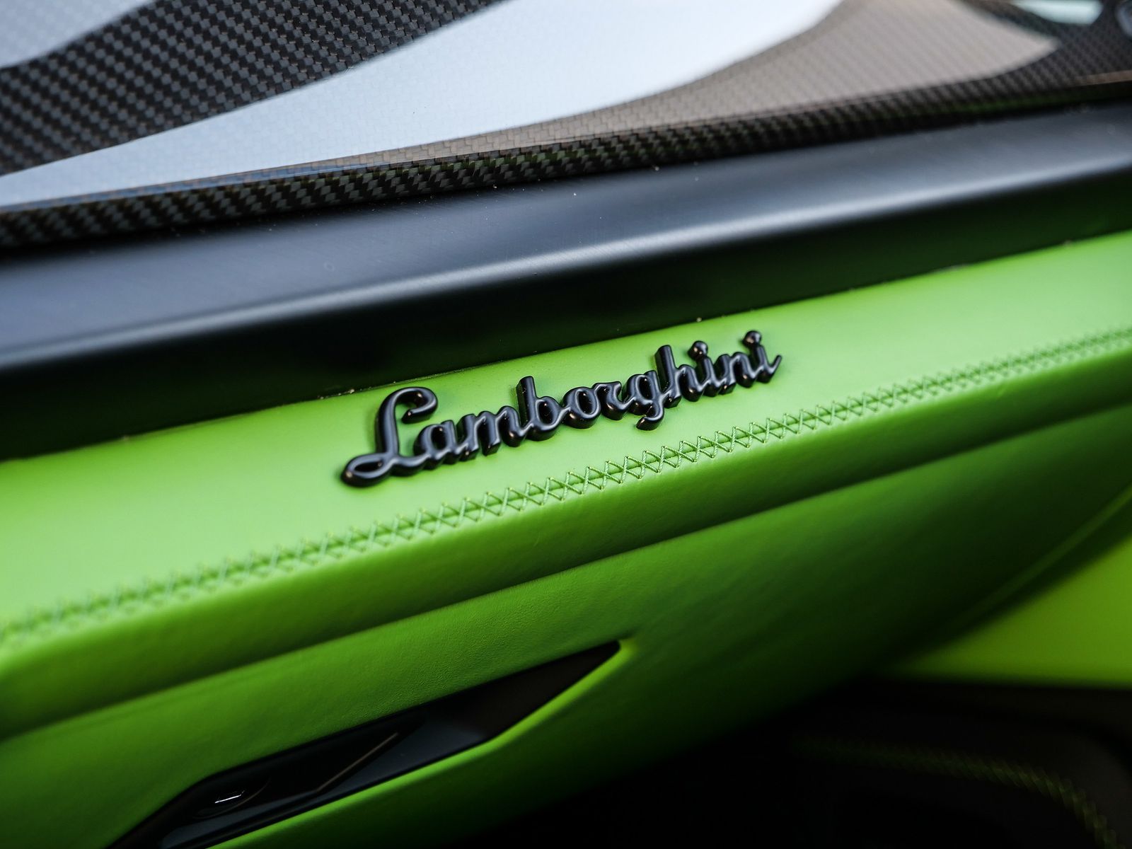 Lamborghini Urus SE Verde Selvans, Big Interior Carbon Pack foto 19