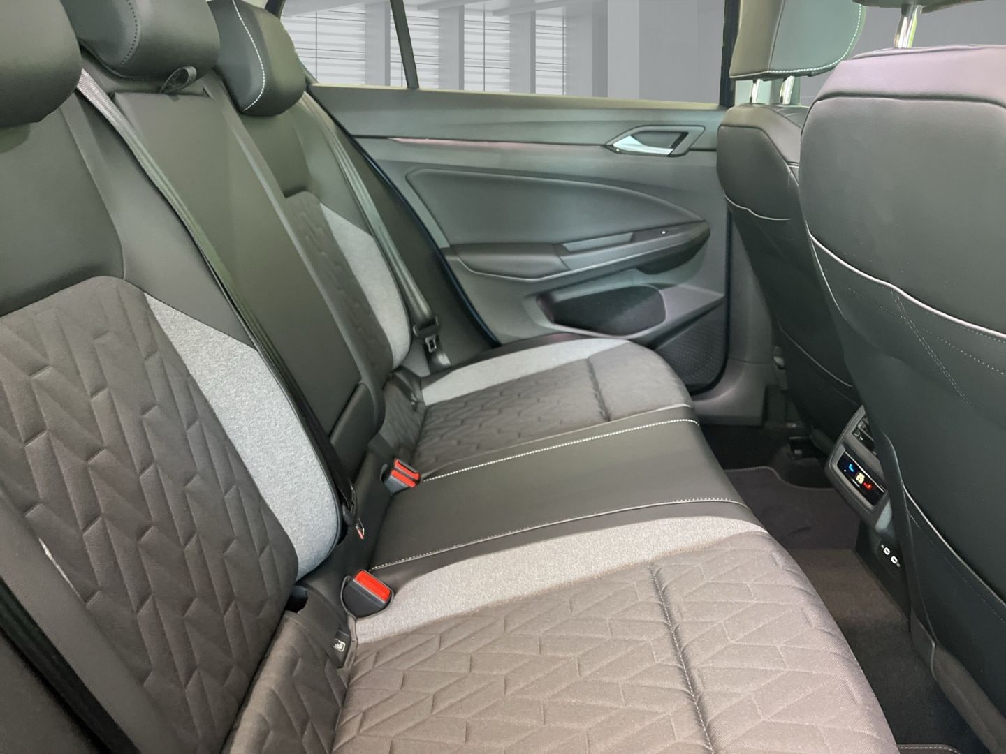 Fahrzeugabbildung Volkswagen Golf Energy Life 1.5 TSI AHK-el. klappb. Navi Di