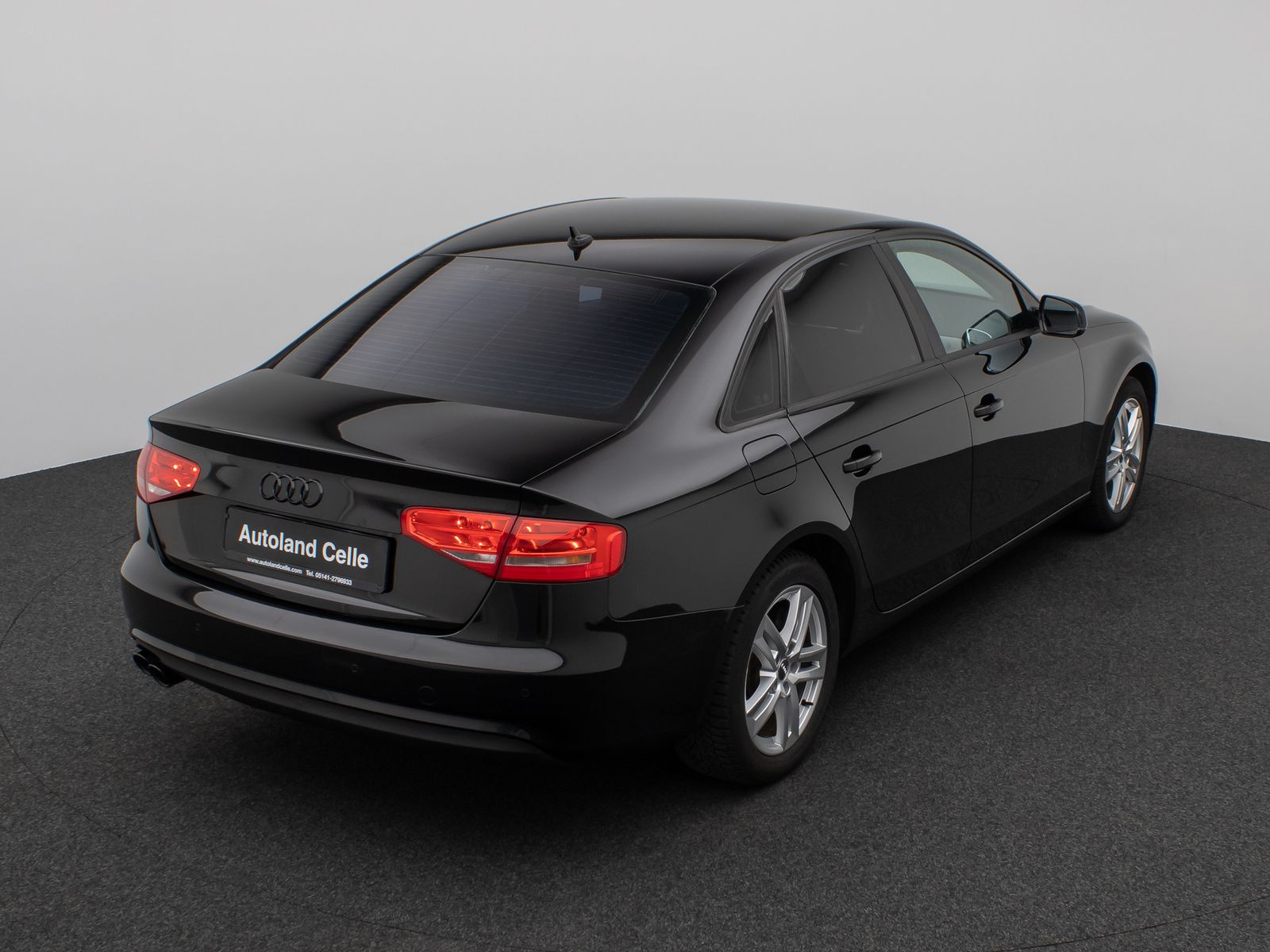 Fahrzeugabbildung Audi A4 Lim. Attraction Navigation Sitzhzg PDC AHK