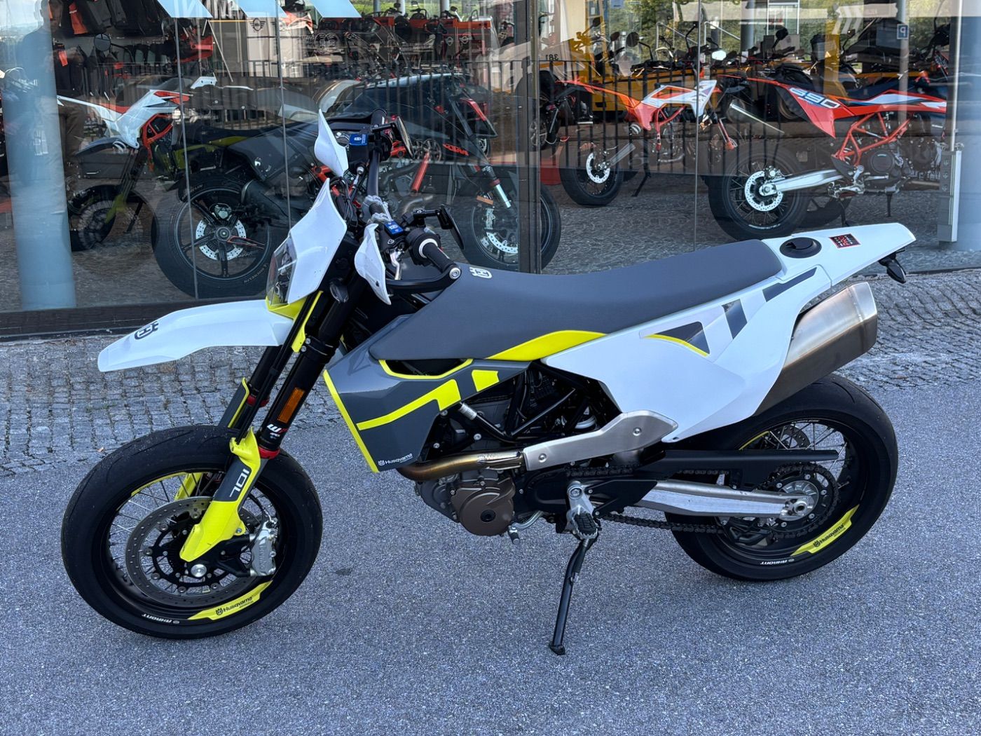 Fahrzeugabbildung Husqvarna 701 Supermoto Garantie bis 03.2026