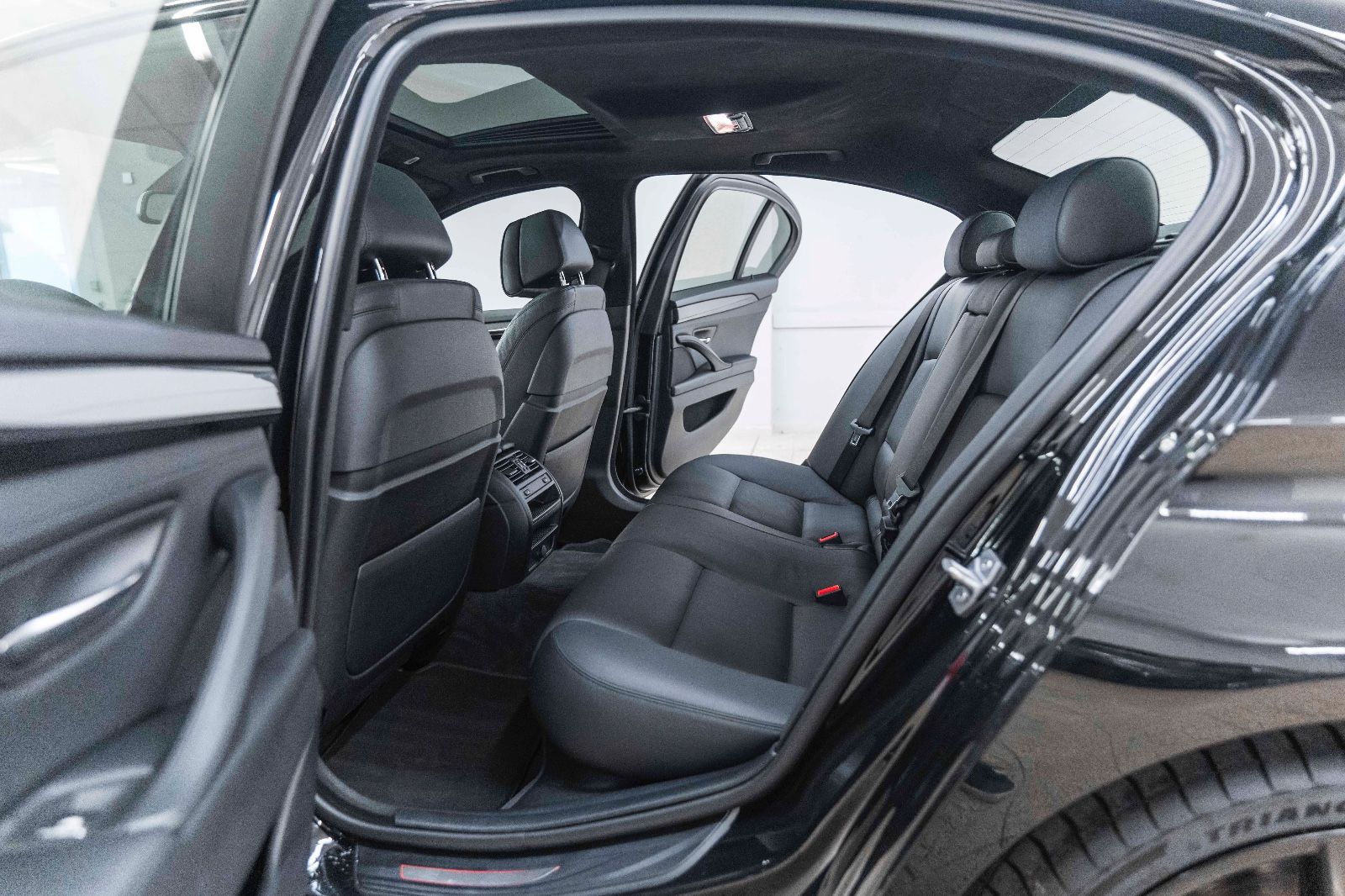 Fahrzeugabbildung BMW 550I Xdrive M-Performance HUD LED KAM NAV H&K