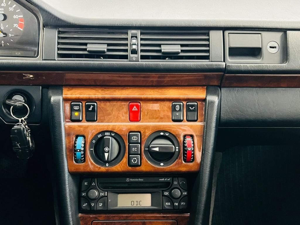 Mercedes-Benz 300 CE*Sportline*ESSD*KLIMA*SHZ*E-Fens*Oldtimer*