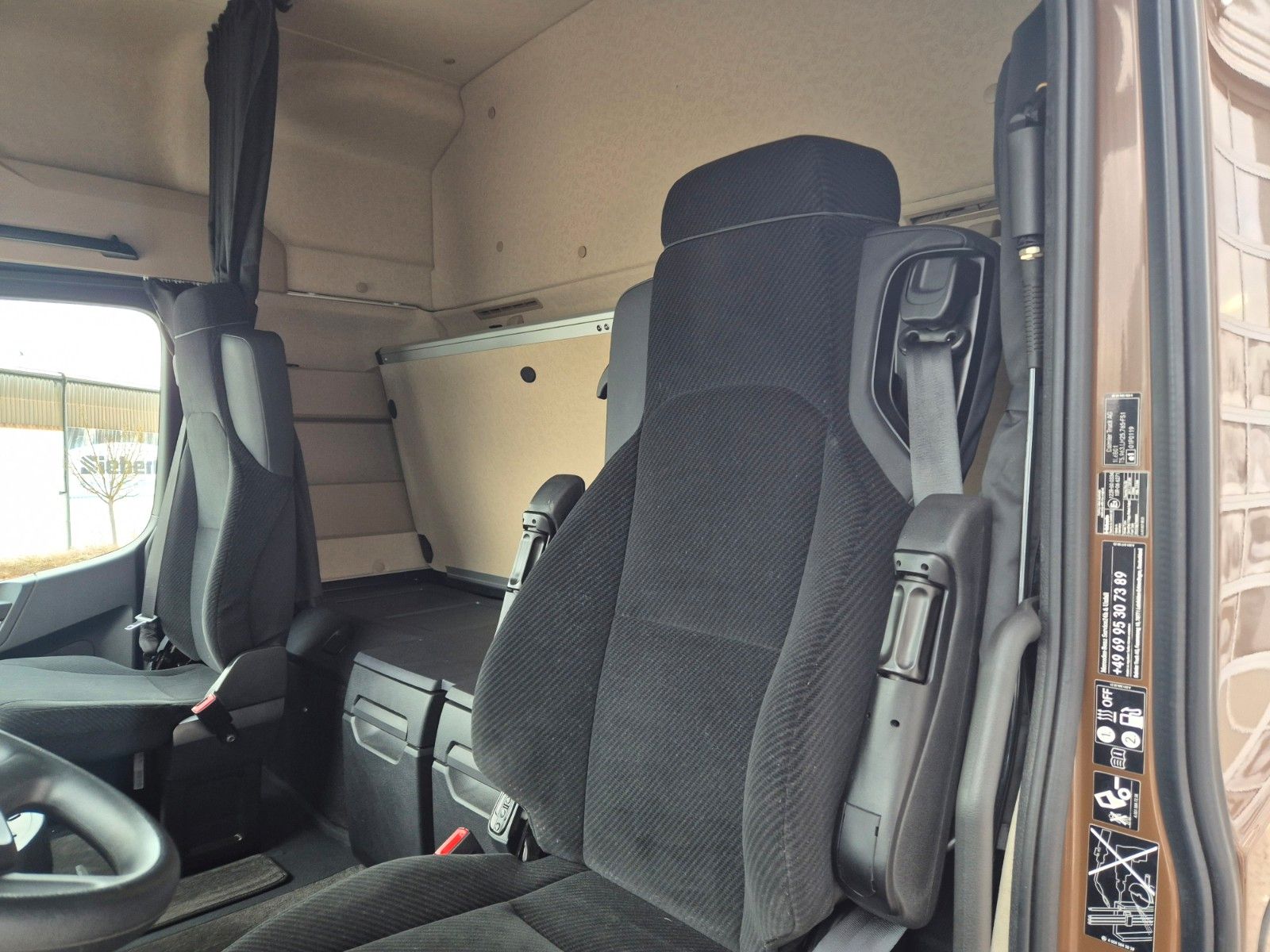 Fahrzeugabbildung Mercedes-Benz Actros 1848 LS Öl-Retarder Standklima BigSpace