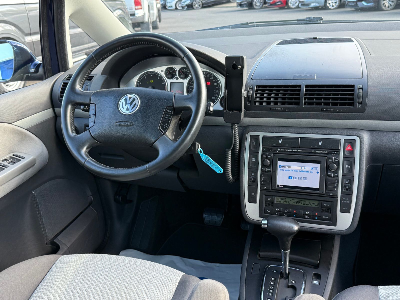 Fahrzeugabbildung Volkswagen Sharan Freestyle TSI DSG GRA Navi Xenon PDC SHZ