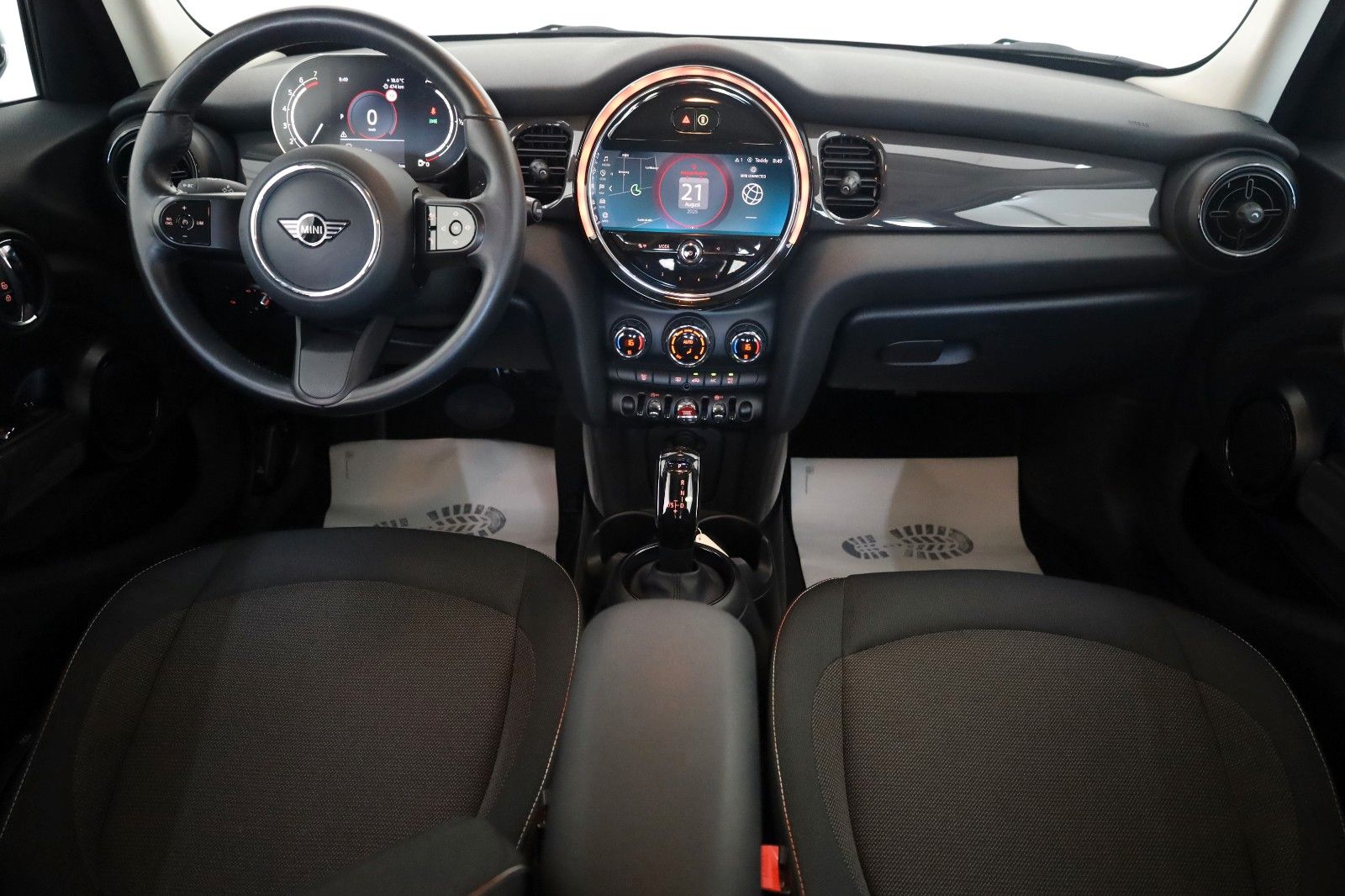 Fahrzeugabbildung MINI COOPER 5-trg.,Aut.,Navi,LED,Kamera,DAB,PDC