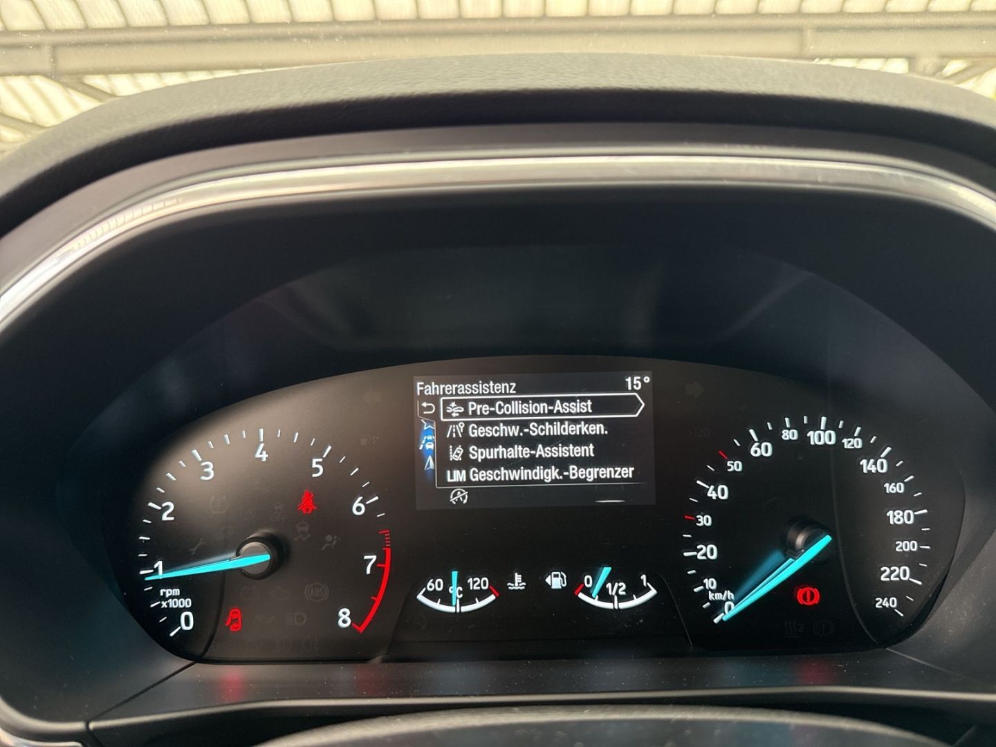 Fahrzeugabbildung Ford Focus Turnier Active Kamera LED NAVI DAB Winterp