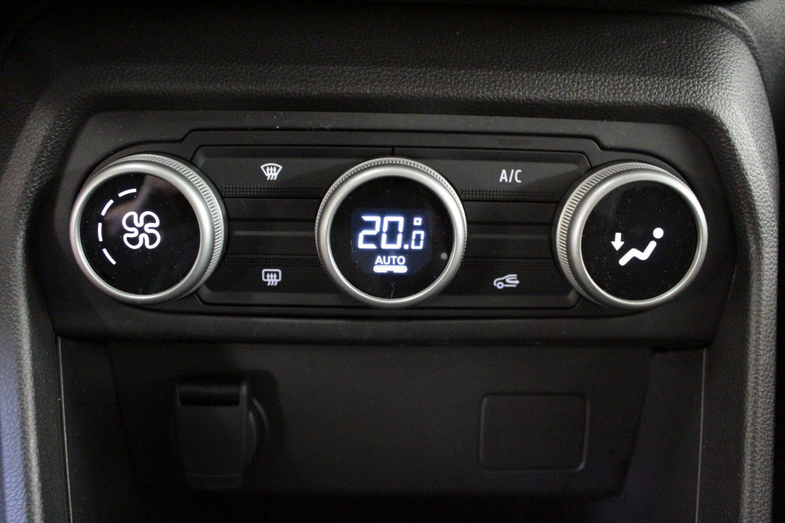 Fahrzeugabbildung Dacia Sandero TCe 90 Stepway  Expression*Winterpaket.*