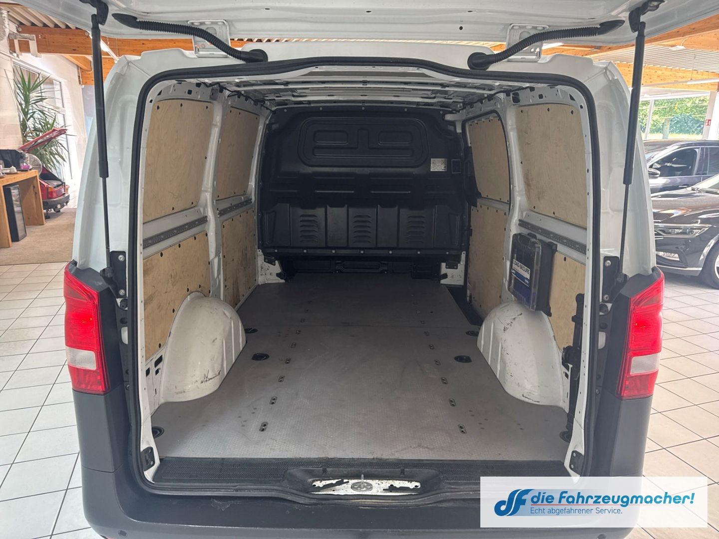 Fahrzeugabbildung Mercedes-Benz Vito Kasten 116 CDI 4x4 lang AHK Navi DAB *EXPOR