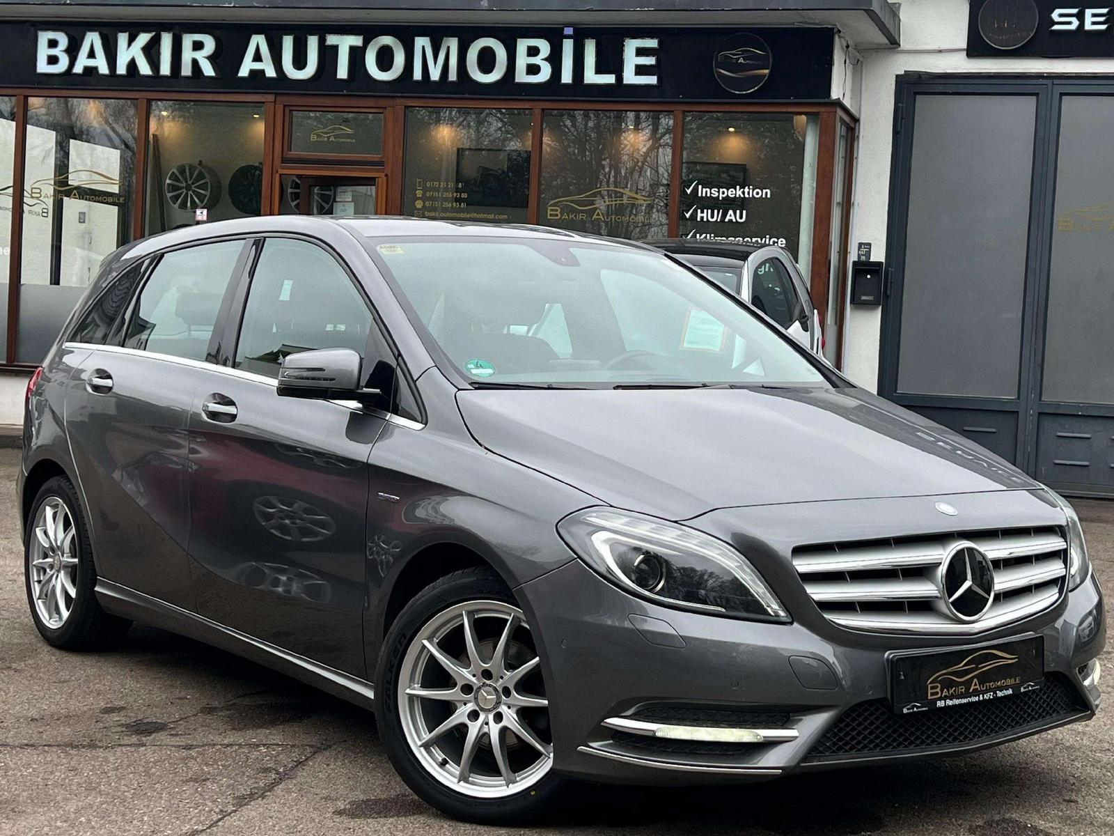 Mercedes-Benz B 180 B 180 Edition 1 *NAVI*PDC*AHK*SHZ*ALU*TEMP