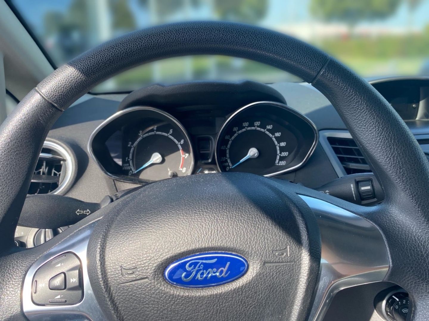 Fahrzeugabbildung Ford Fiesta Trend Frontscheibenheizung