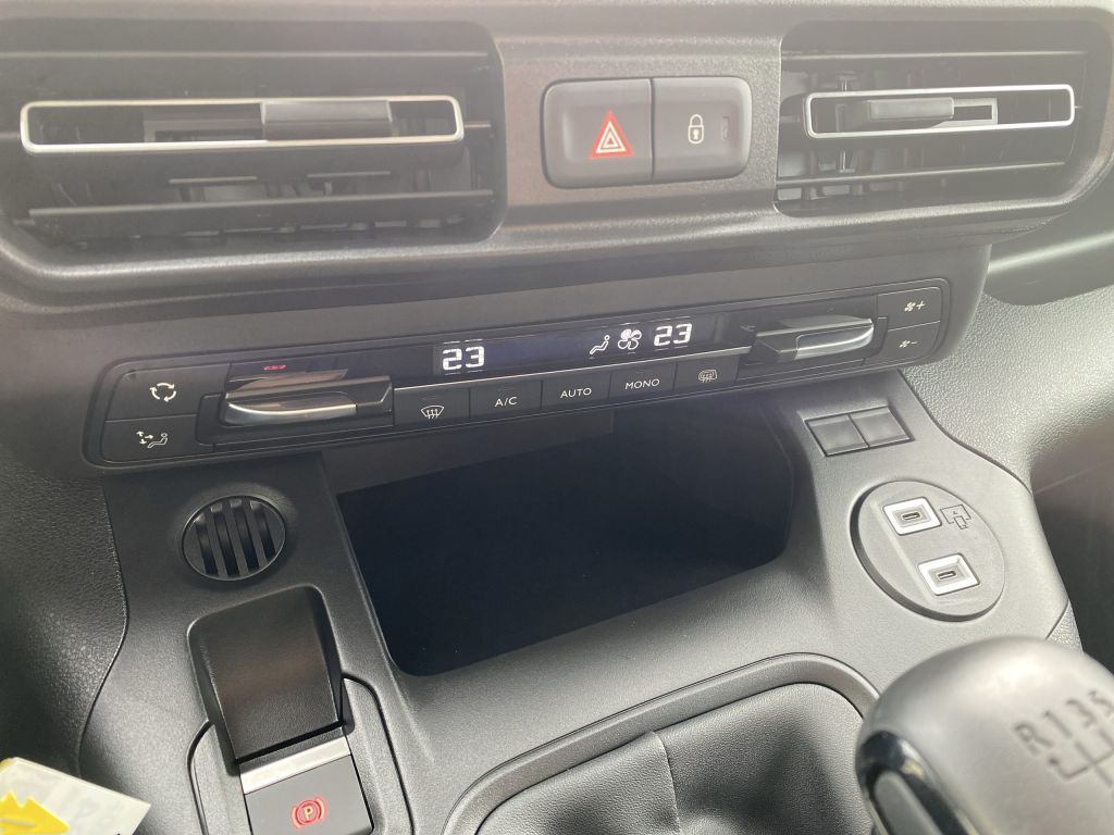 Fahrzeugabbildung Citroën Berlingo 1.5 Diesel 100 M XTR *Navi*Cam*3 Sitze*
