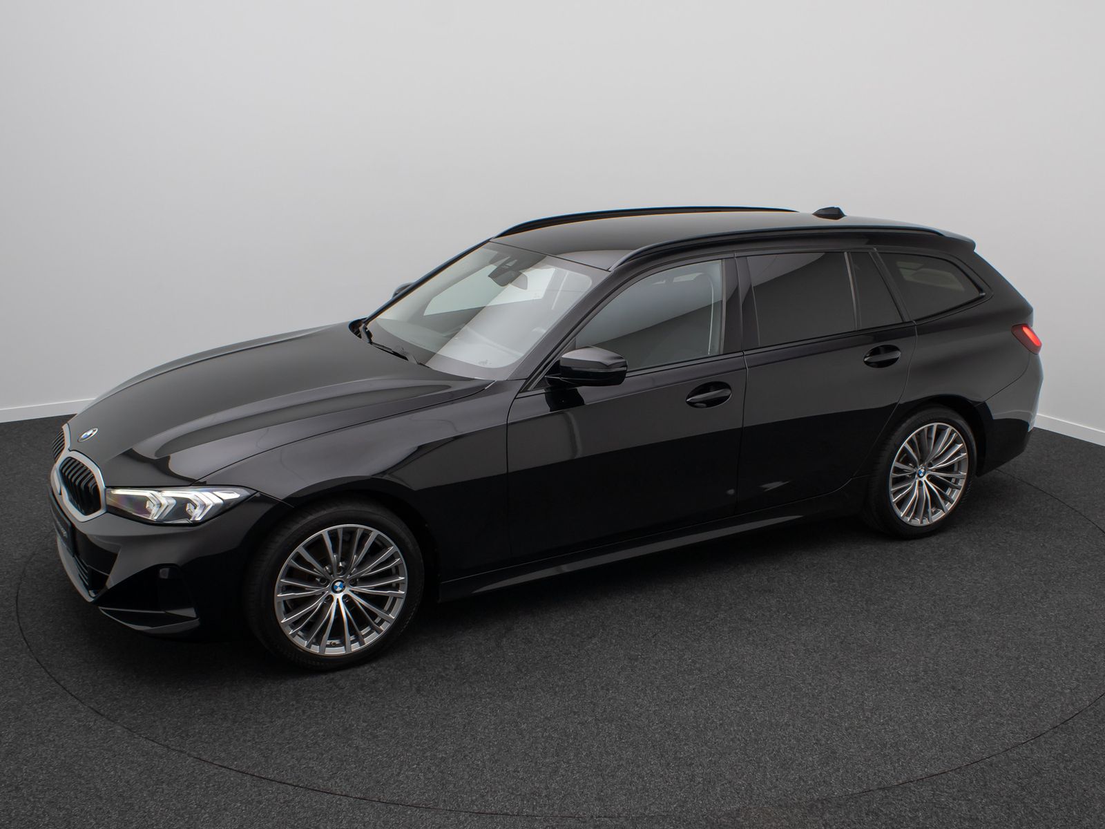 Fahrzeugabbildung BMW 318d GeschwindigReg DAB Cockpit+Widscreen 18Zoll