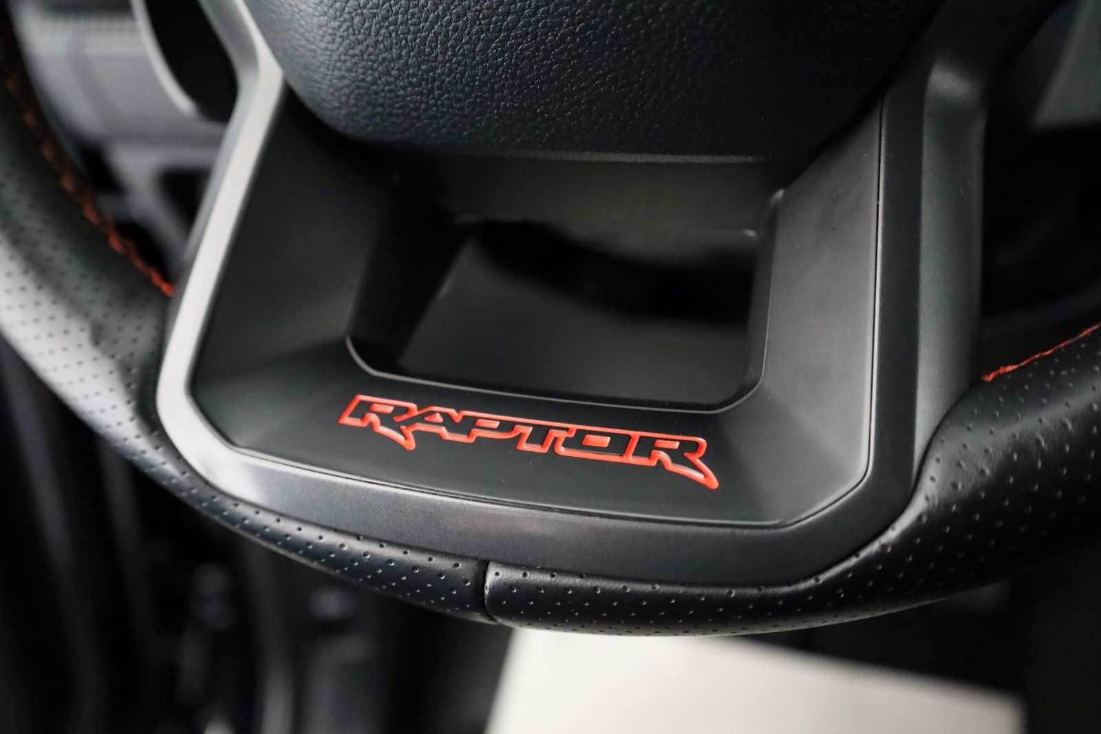 Fahrzeugabbildung Ford Raptor e-4WD,Techno73,Rollo el., Garantie 11.29