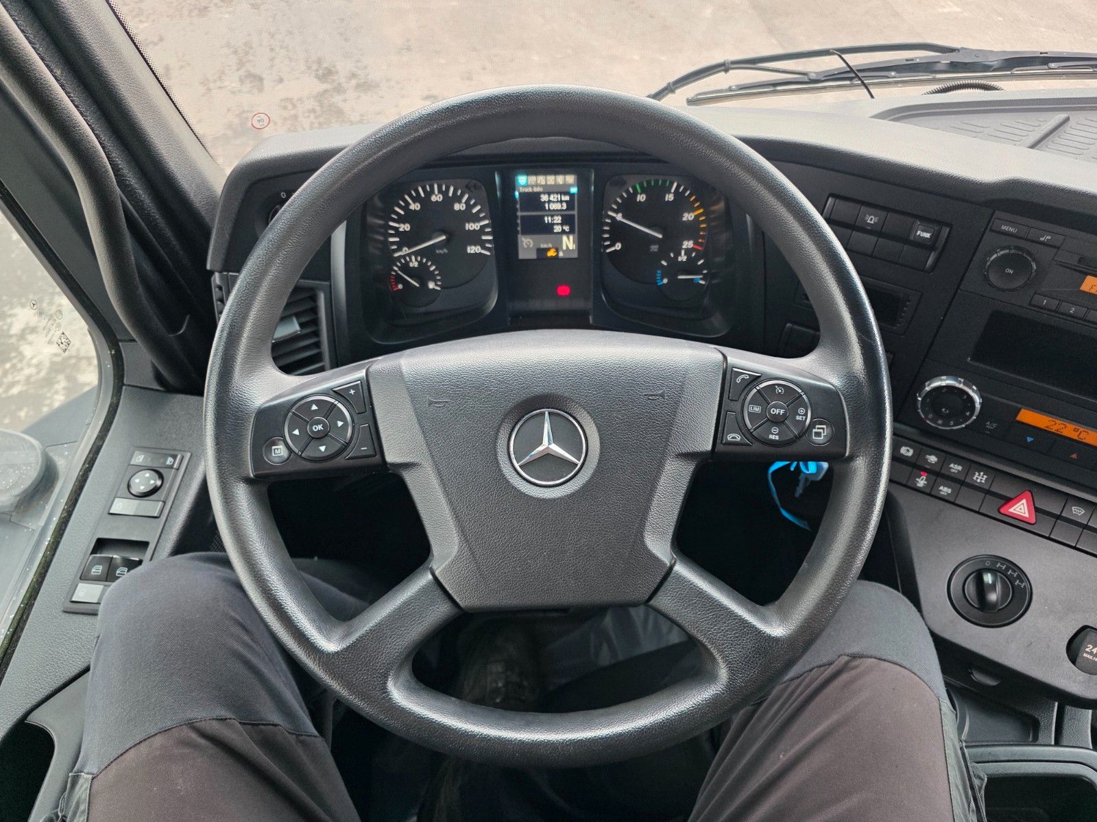 Fahrzeugabbildung Mercedes-Benz Arocs 3343 AK 6x6 Meiller
