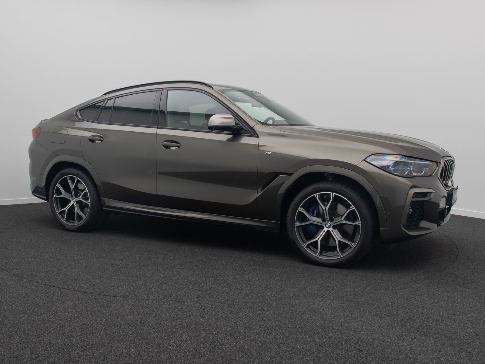 Fahrzeugabbildung BMW X6 M50i 360° HUD Belüftung Panorama Individual