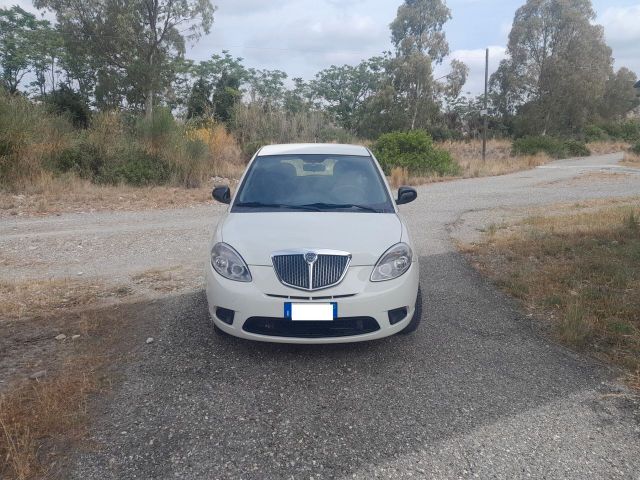 Lancia Ypsilon 1.2 69 CV Unyca