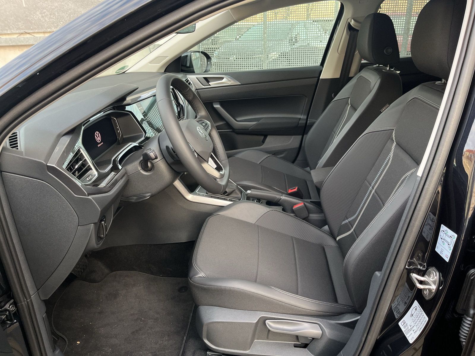 Fahrzeugabbildung Volkswagen Taigo 1.5 TSI DSG Style MATRIX KAMERA AHK
