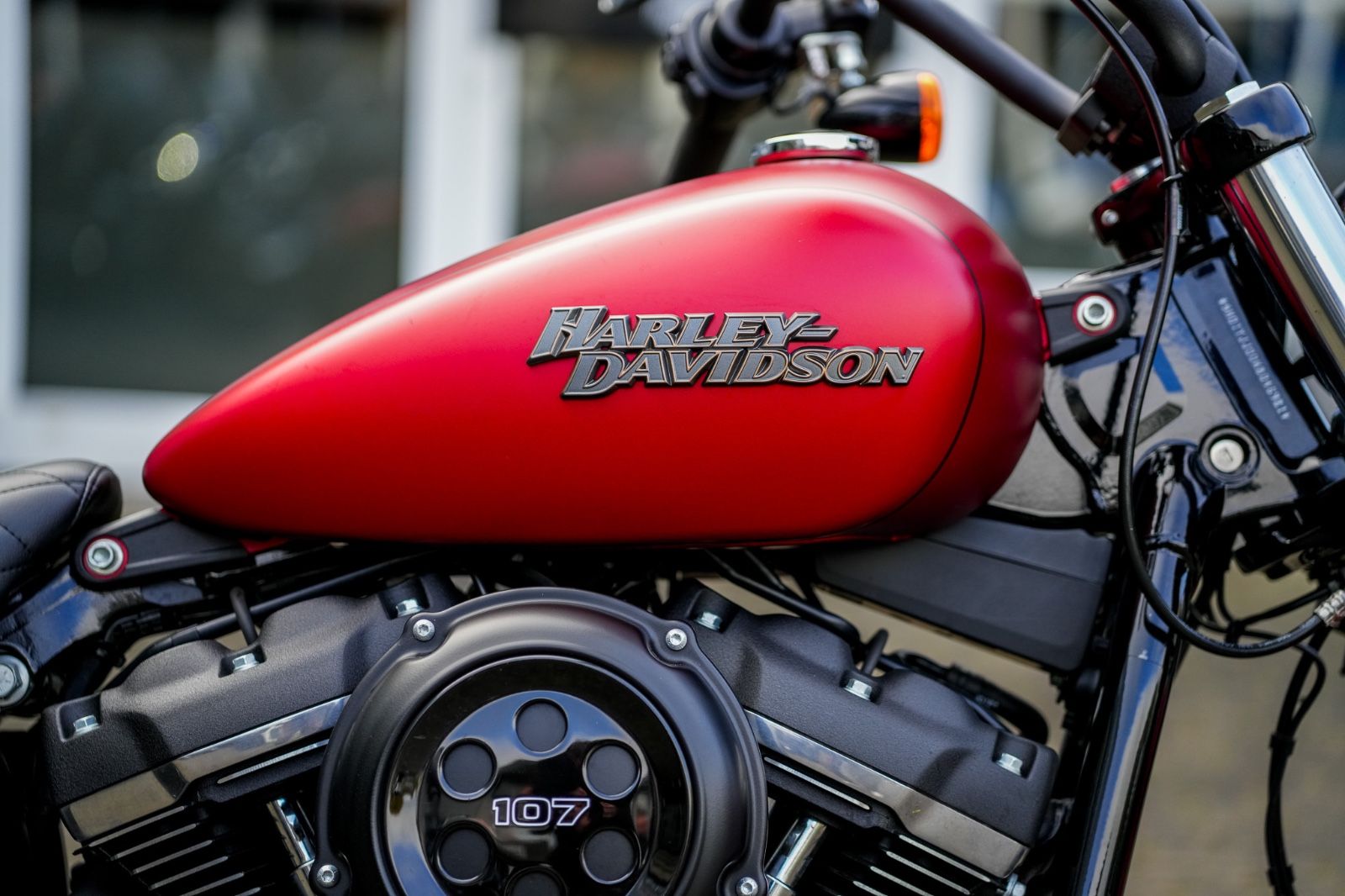 Fahrzeugabbildung Harley-Davidson FXBB Street Bob Softail - Sissybar -Satteltasche