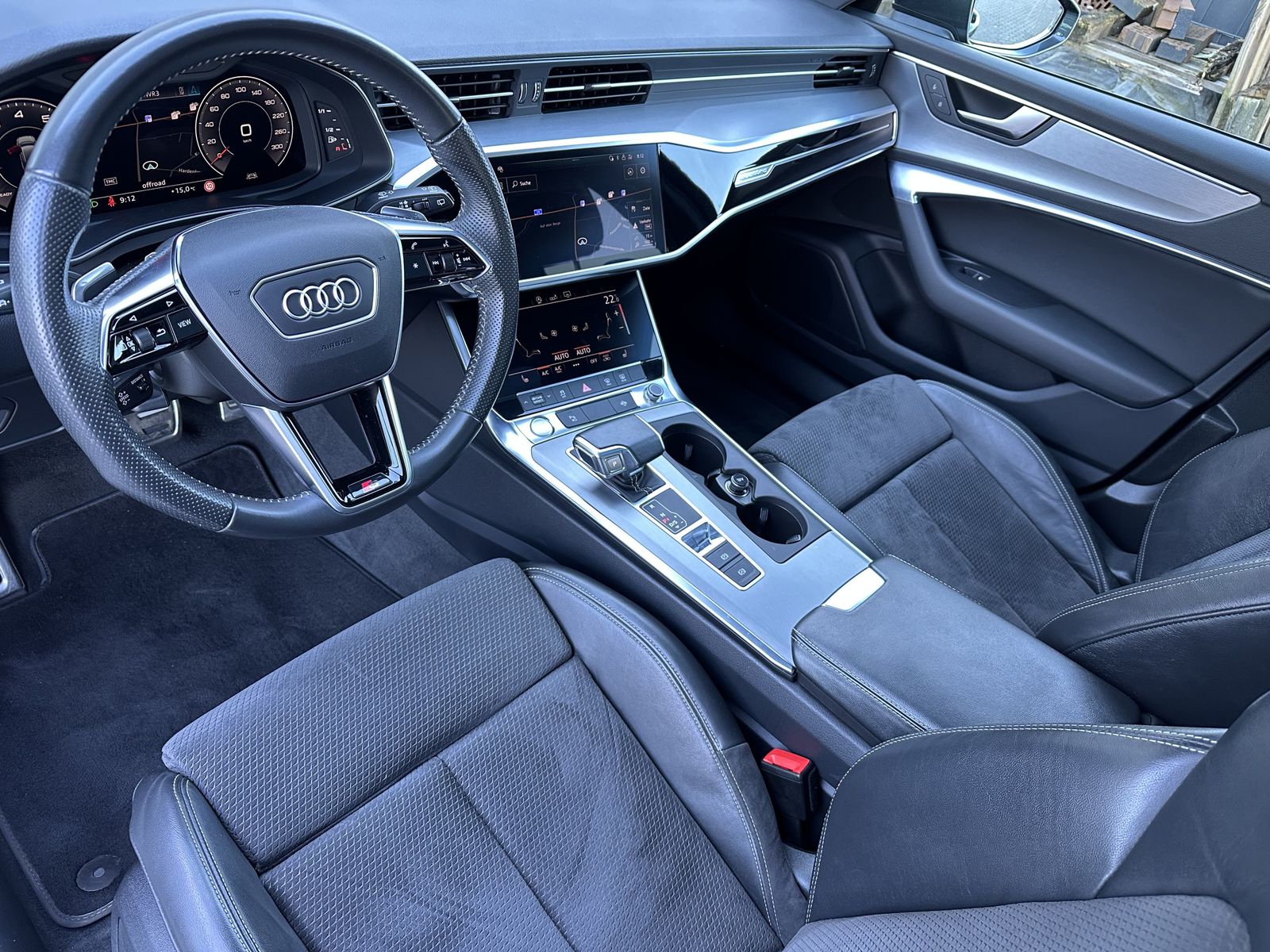 Fahrzeugabbildung Audi A6 Avant 45 TFSI Quattro S-Line NAV+LED+PANO+360