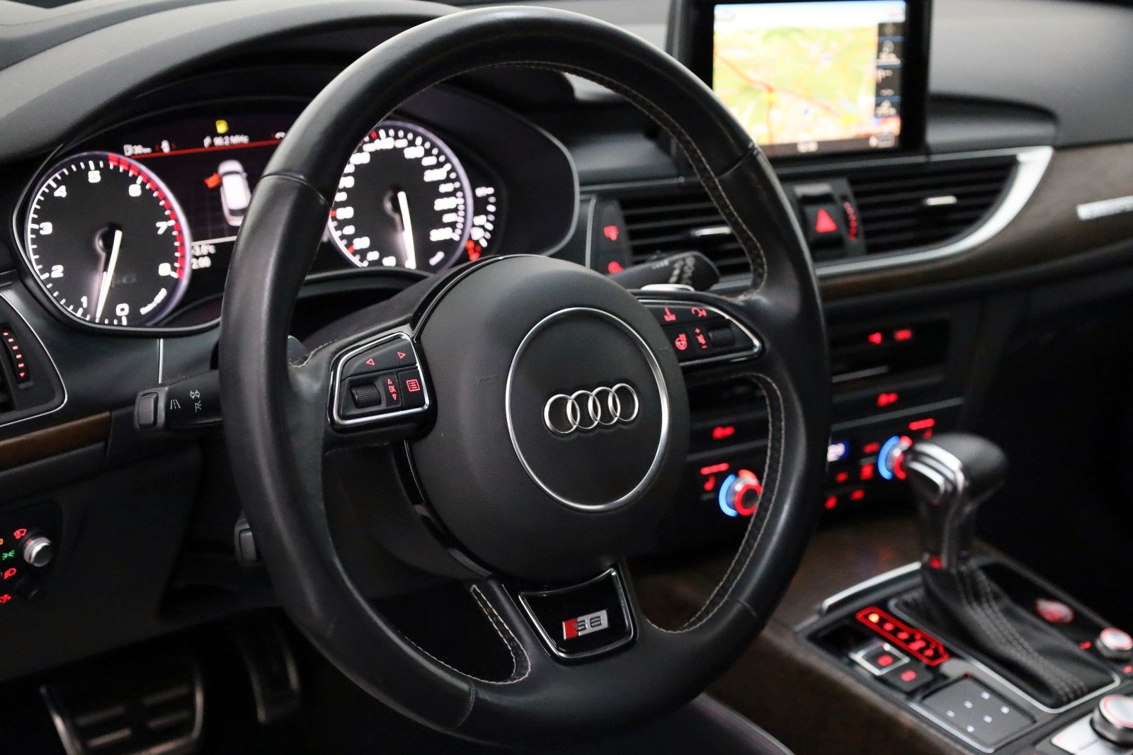 Fahrzeugabbildung Audi S6 Avant 4.0 TFSI quattro Leder,Navi,LED,HUD,Pan