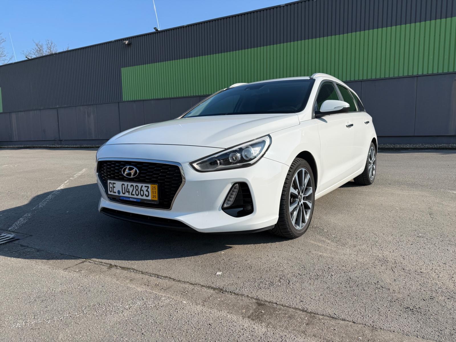 Hyundai i30 cw Trend LED / BREMSEN + REIFEN NEU