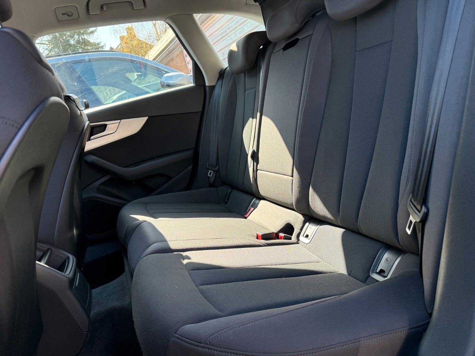 Fahrzeugabbildung Audi A4 Avant sport ultra