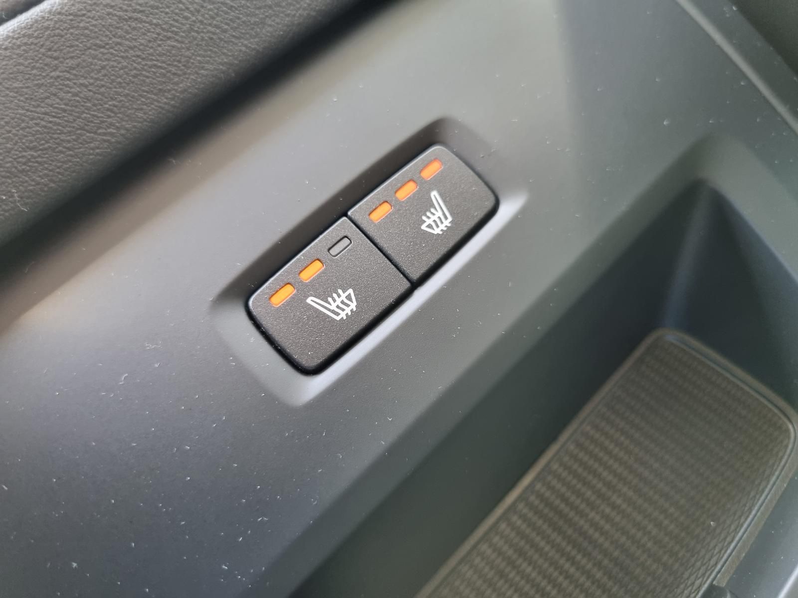 Fahrzeugabbildung Volvo XC60 B5 AWD Plus Dark 'ACC, AHK, CTA, BLIS'