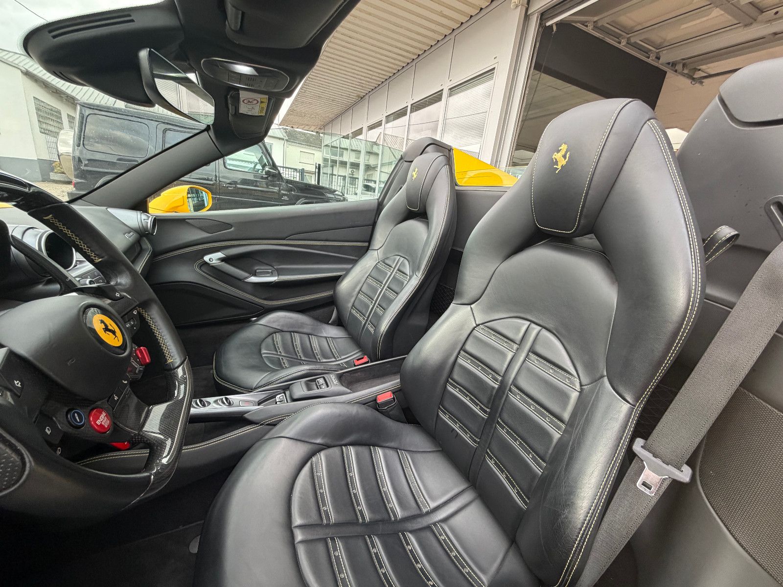 Fahrzeugabbildung Ferrari F8 Spider /LIFT/KAMERA/CARBON-LED-LENK./MEMORY