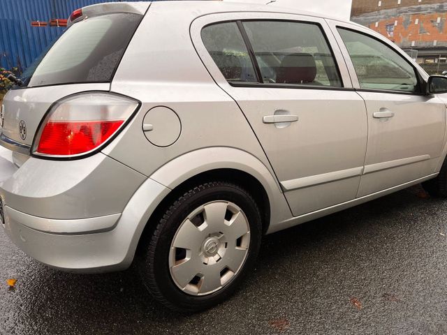 Opel Astra Benzin TÜV 2025