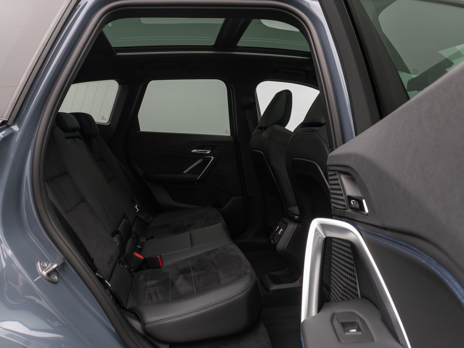 Fahrzeugabbildung BMW iX1 xD30 M Sport Panoram 360°HUD DAB AHK Komfort