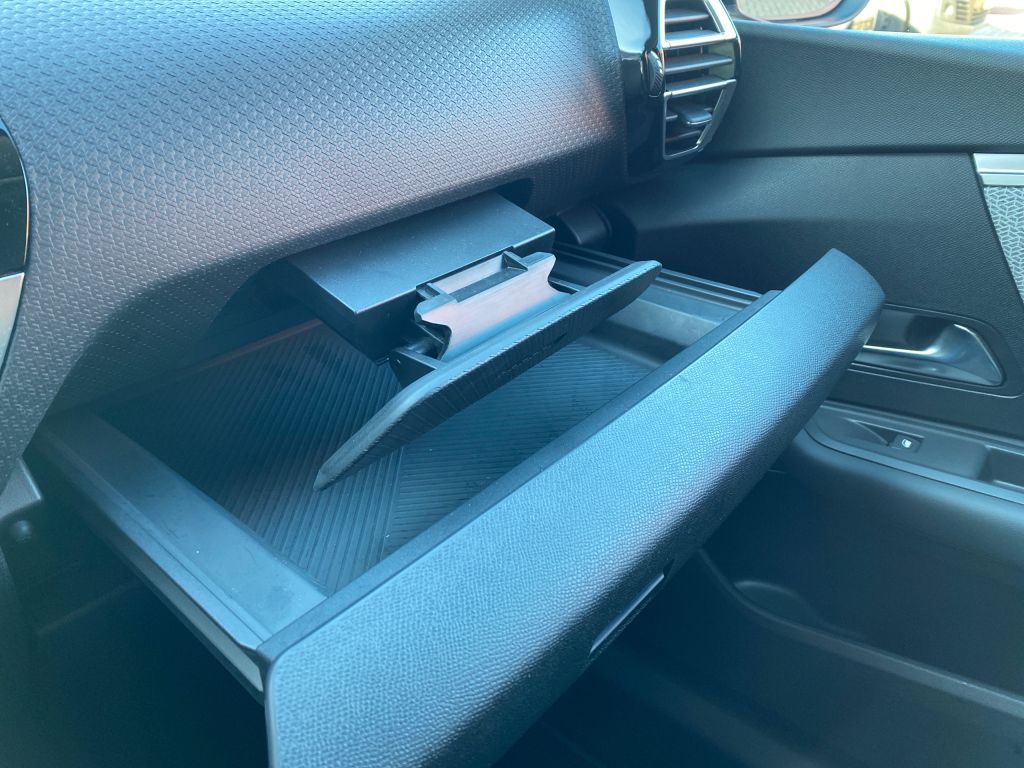 Fahrzeugabbildung Citroën C4 PureTech 130 S&S EAT8 SHINE *Sitzh. vorn*